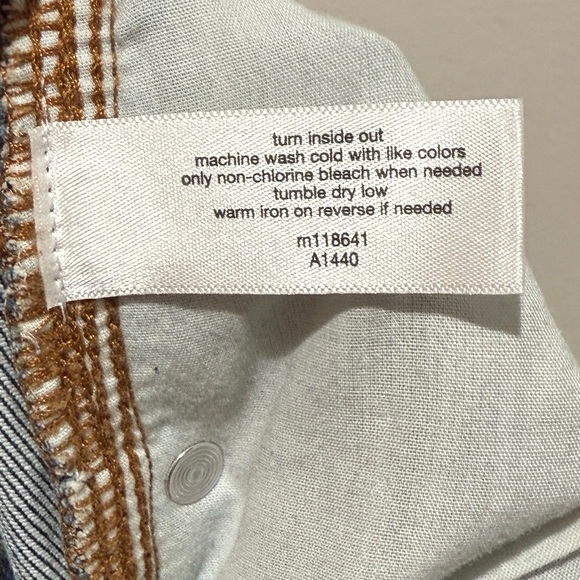 NWT Lane Bryant Mid Rise Body Icon Fit Bootcut Jeans Sz 26 Petite Casual Staple - Picture 3 of 12